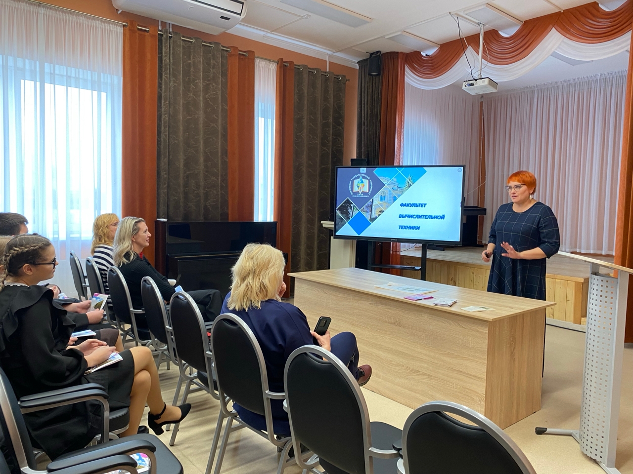 Доцент кафедры Семянкова О.И. 7 ноября 2025 г. приняла участие в плановых профориентационных университетских встречах со школьниками образовательных организаций г. Пензы и области